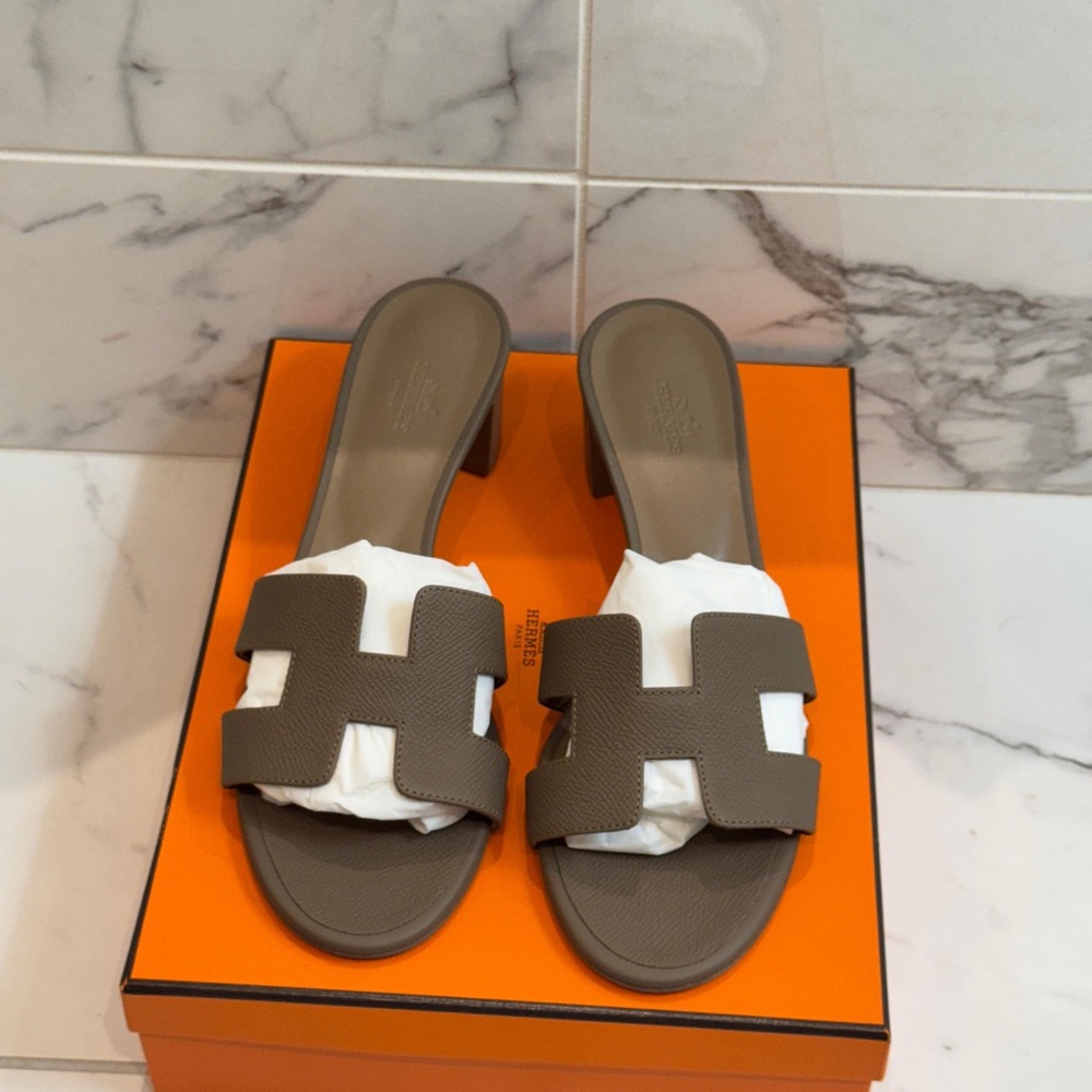 Hermès Oasis Etoupe Sandals